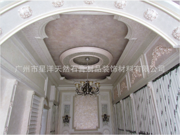 家里客廳中間有橫梁如何安裝石膏線條？